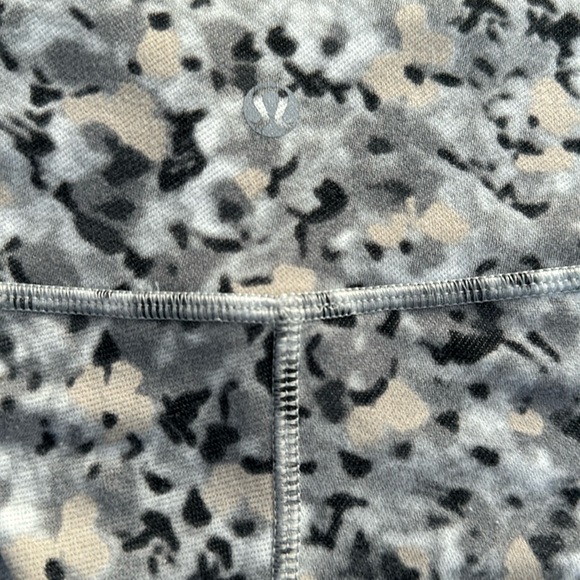 Lululemon Wunder Under Grey Pebble Cropped Leggings Size 8 - Picture 5 of 10